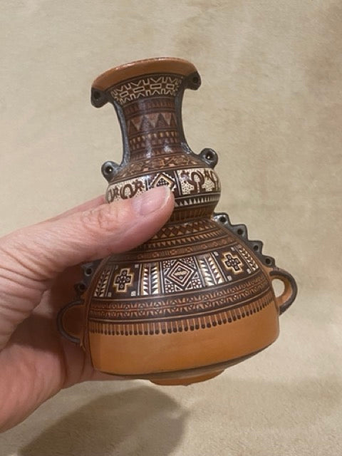 Artful Vessel – Antonio Olave Handcrafted Pottery (6")