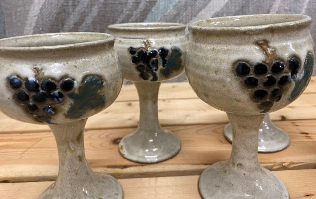 Vineyard Evenings – Handcrafted Wine Goblets with Grape Motif
