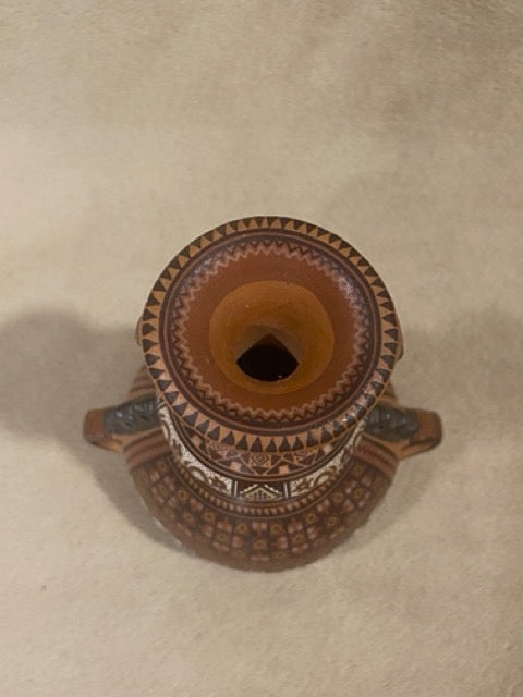 Artful Vessel – Antonio Olave Handcrafted Pottery (6")